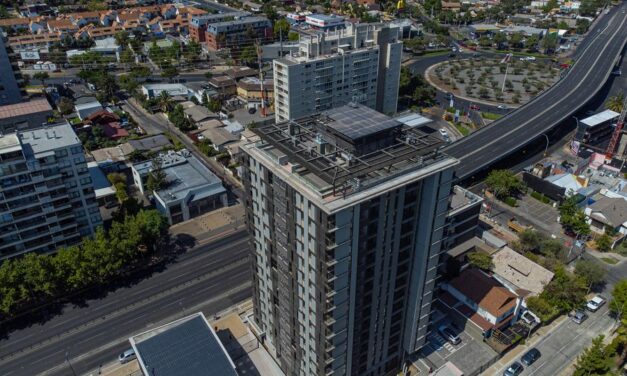 <strong>Contraloría objeta pago de 230 millones en la construcción de la torre de viviendas sociales en Las Condes</strong>